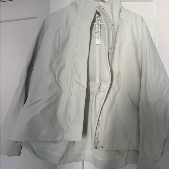 Barely used CREAM COLORED lululemon Repel Shell cinch back rain jacket size 6 - Picture 2 of 6